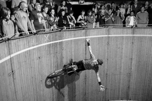 Agora Pôle National Cirque - Mortel Jus de Mortel / Compagnie La présidente a eu 19