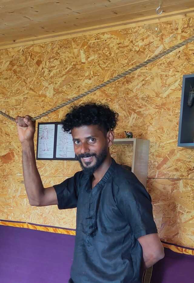 Massage Chavutti Thirumal