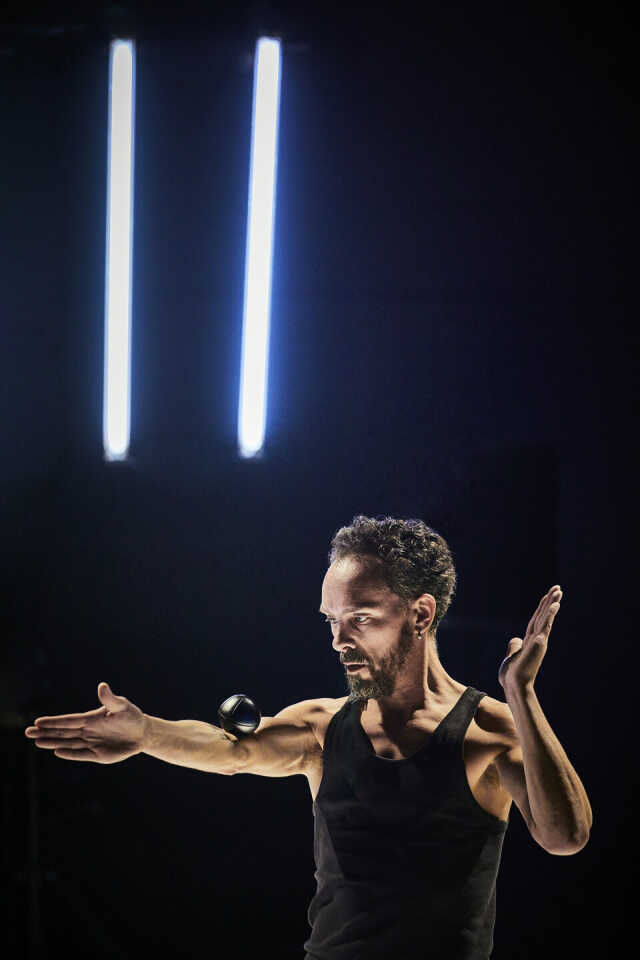 Agora Pôle National Cirque - Time to tell / Martin Palisse et David Gauchard