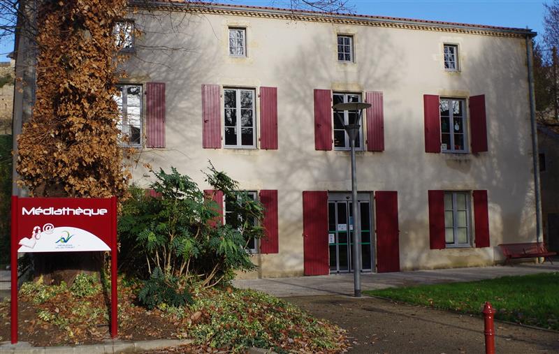 Enquête à la médiathèque
