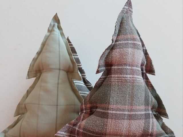 Atelier couture - des sapins en tissu avec Anne à la Recyclerie