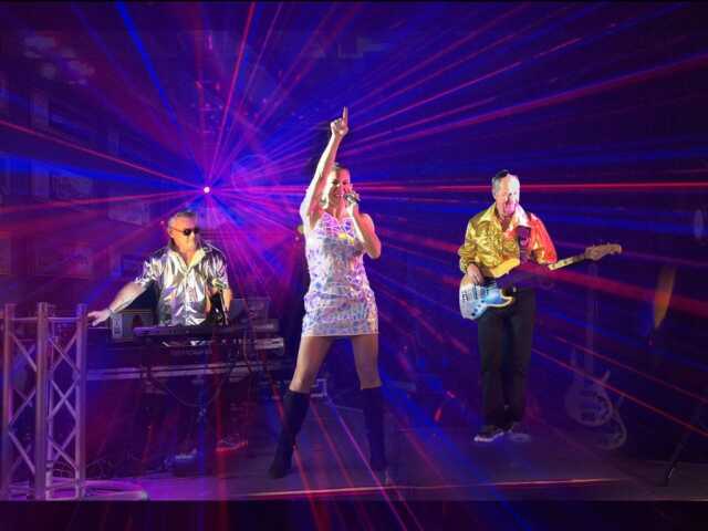 NOËL MAGIQUE AVEC GANG THE COOL / BRASERO / CRAZY FAMILLE