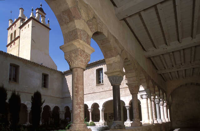 VISITE DU CLOÎTRE ET DE L'EGLISE SAINT-GENIS-DES-FONTAINES