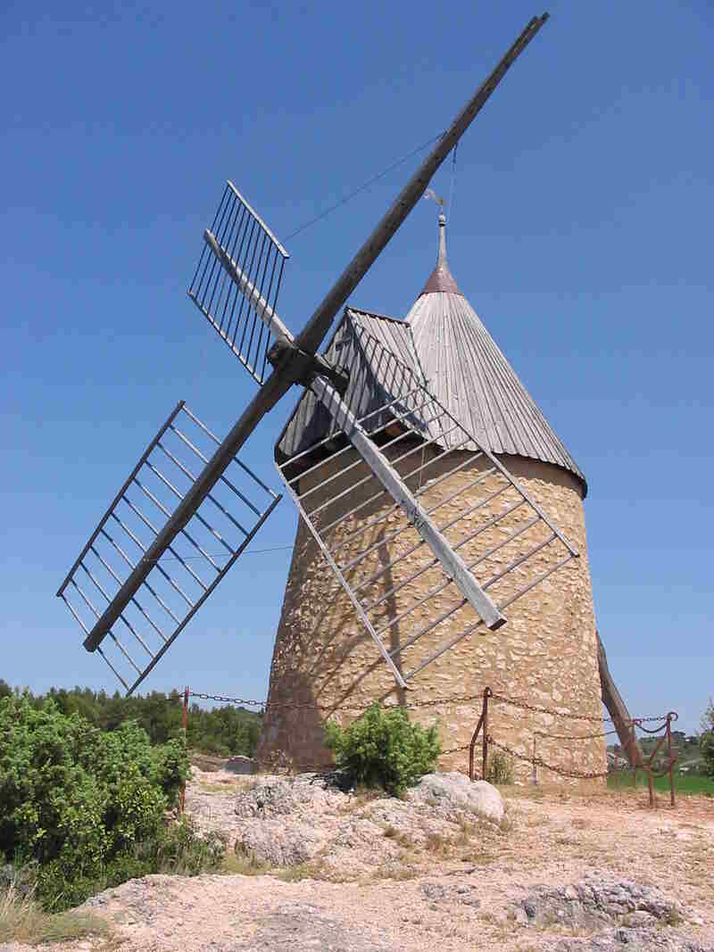 SAINT-CHINIAN : DE MOULIN EN CAPITELLES