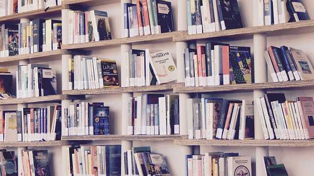 BIBLIOTHÈQUE - « JOUONS AVEC LES HISTOIRES »
