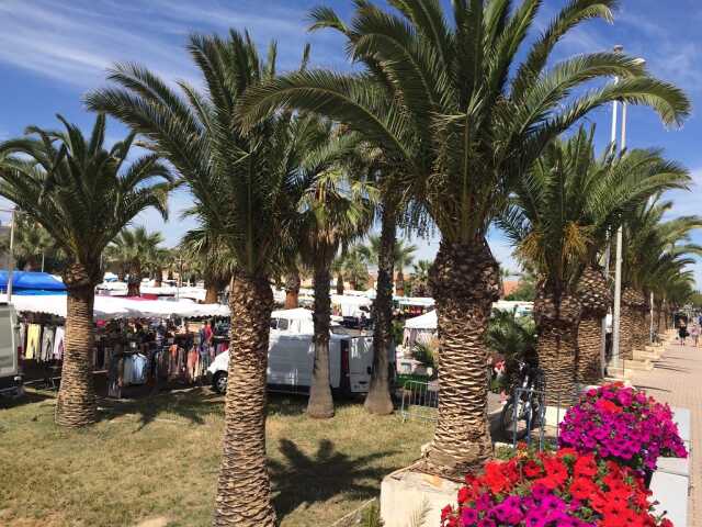 MARCHÉ AUX PUCES & À LA BROCANTE