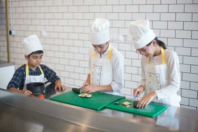 APÉRO-PROJECTION: « LE VENTRE DE L’ÉCOLE »