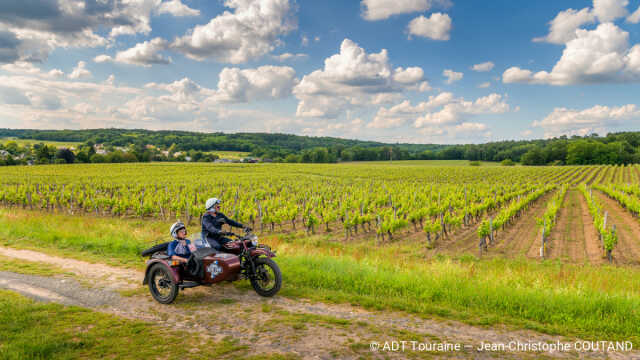 Le Fascinant Week-End avec Rétro Tour : Ils se mettent en 4 pour nos 5 vins : Balade dans les vignes en side-car