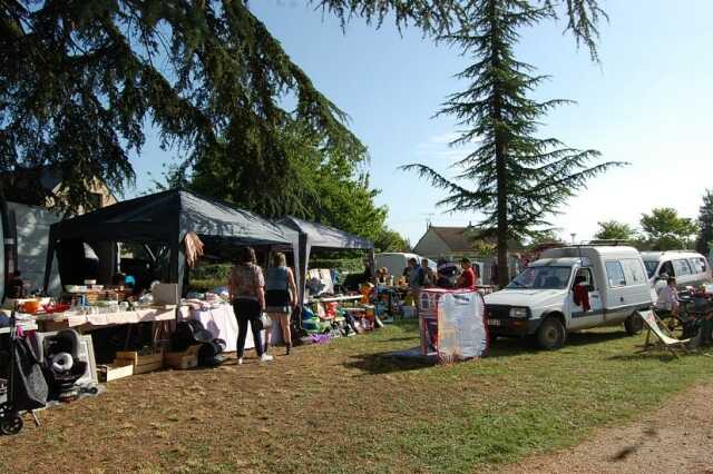 Brocante à Saint-Martin-des-Bois