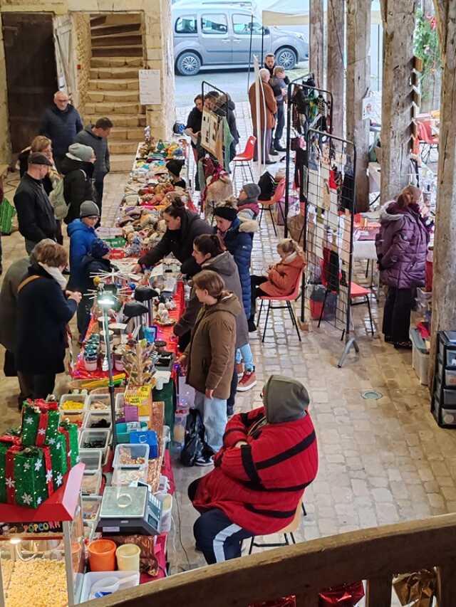 Décorations de Noël et recyclades hivernales