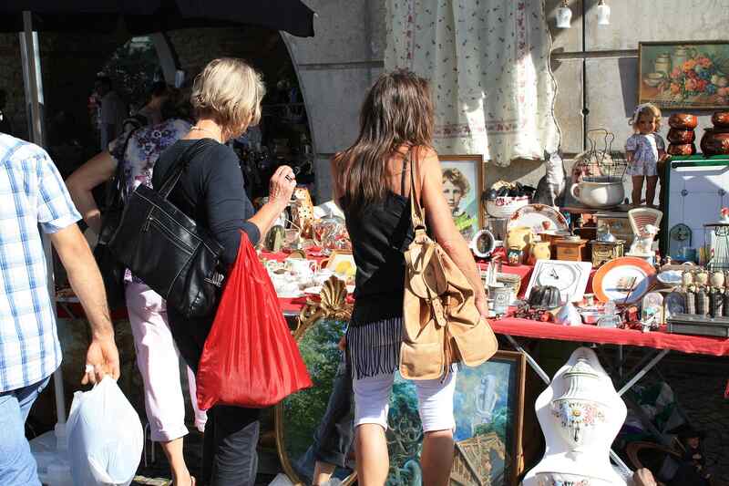 Brocante de l'ASC de Levet