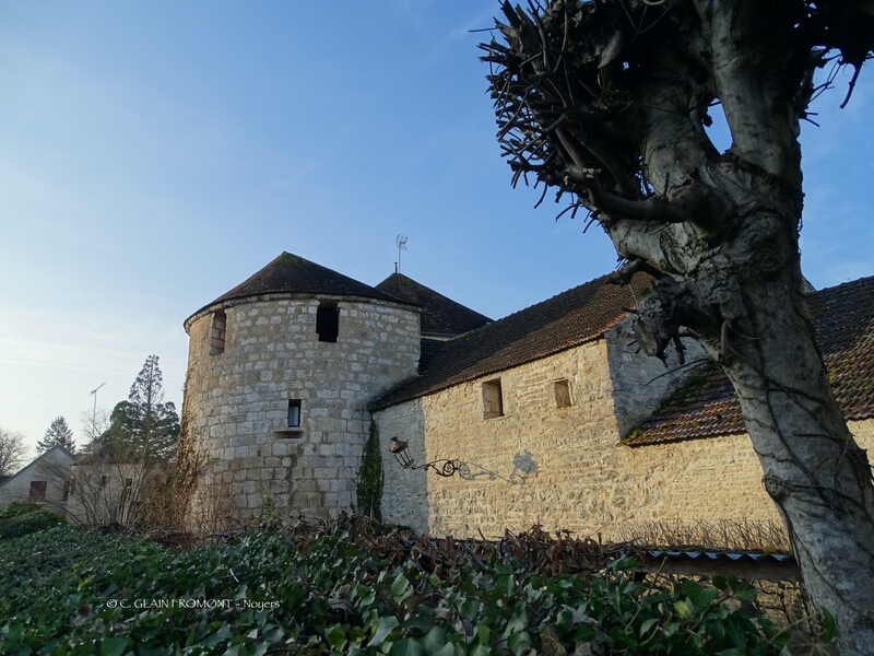 Visite guidée découverte de Noyers, balade dans les couloirs du temps