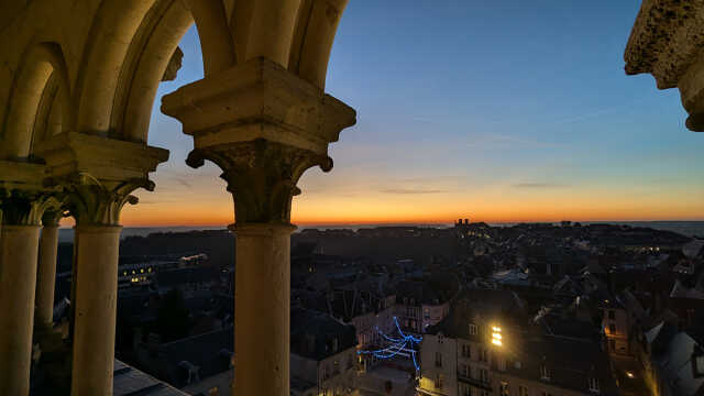 Montée tour en soirée dans la cathédrale de Laon !