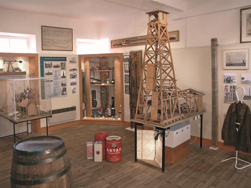 Visite libre d'un musée consacré à l'histoire de l'exploitation pétrolière
