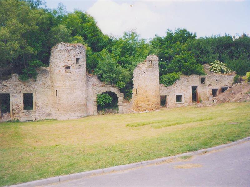 LE CHÂTEAU DE HELLERING - SPLENDEUR ET DÉCADENCE