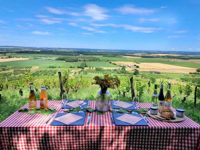 À Table dans les Vignes