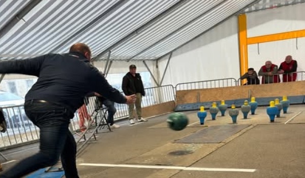 Interbourgs Quilles sur la place de Montreuil